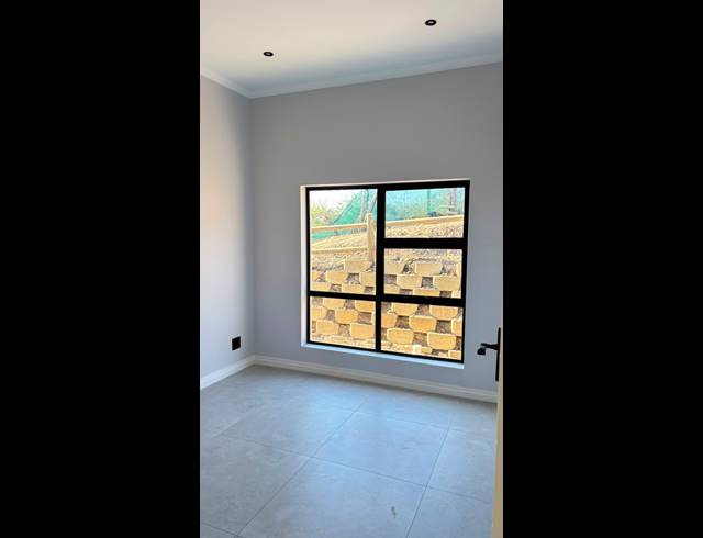 3 BEDROOM TOWNHOUSE FOR SALE IN PALM LAKES ESTATE